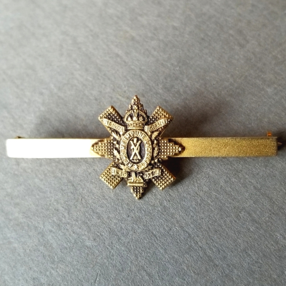 Vintage 14k gold pin Canadian Black Watch Birks yellow Canada Royal brooch